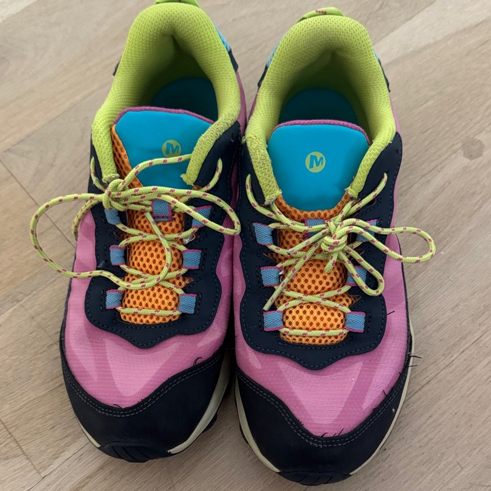 Merrell hiking shoes size 6